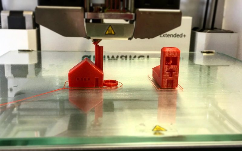 3D printer laying down the first layer on the build plate