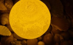 3D printed lamp with a smooth curved surface