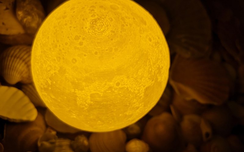 3D printed lamp with a smooth curved surface